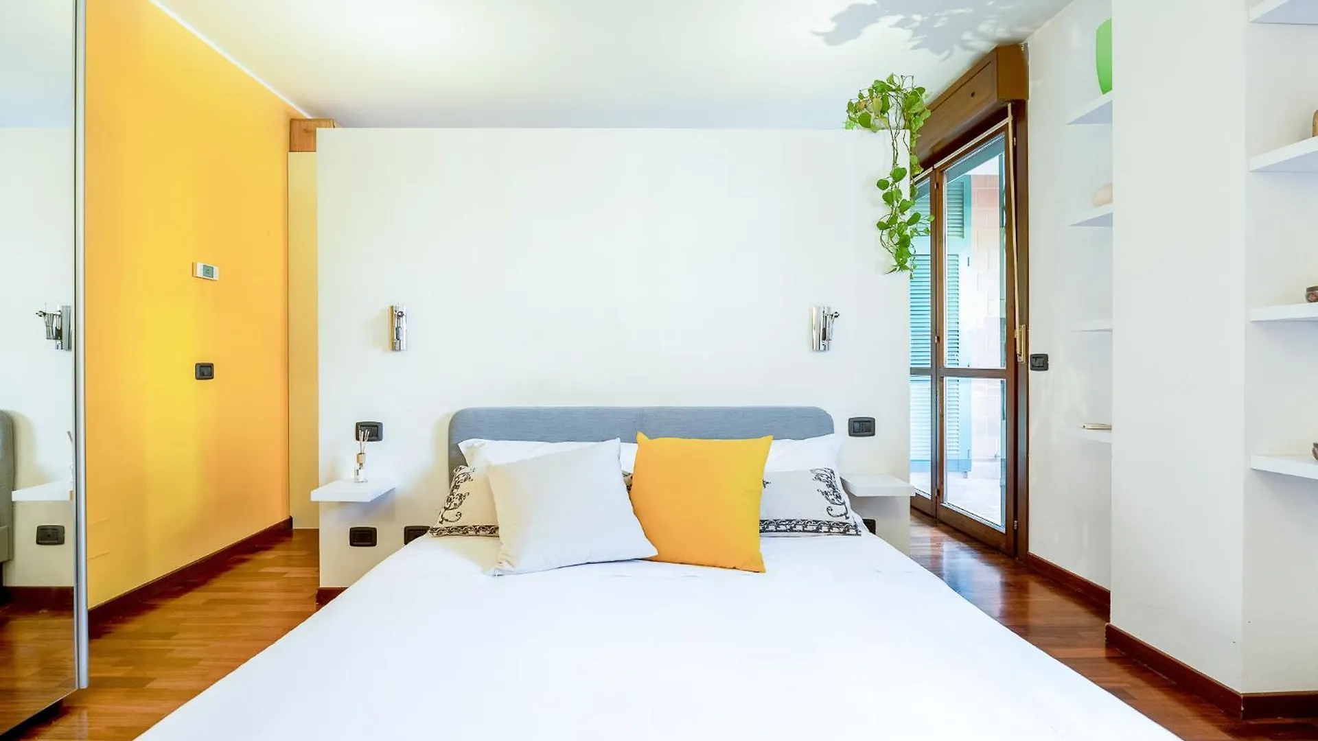 Bright And Quiet Home With Terrace - M3 Lodi 10Min Milan Apartment